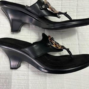 Dr. Sholls "Feel Crazy Good" animal print buckle black heeled sandals 9M